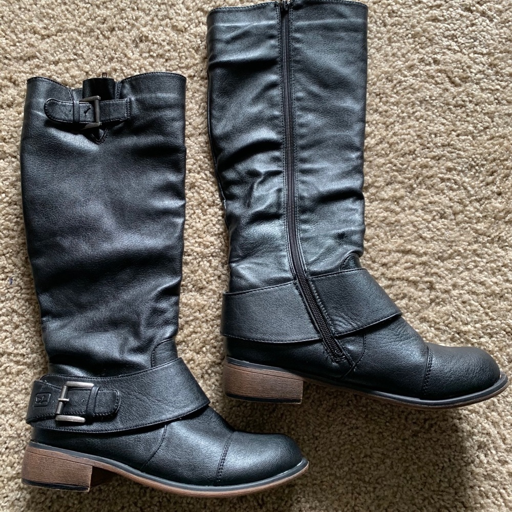 Women’s Boots,like new and Size 7 but 7.5 can wear
